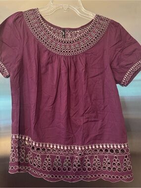 Bizz Cotton Embroidered Cut Out Shirt. 
Size M. Scalloped bottom. A+ Condition